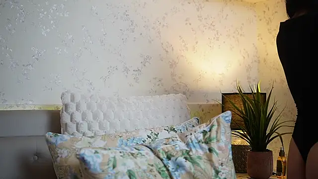 AmyKaiya online show from 12/21/25, 09:04