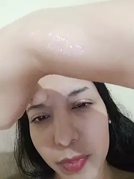 DianiQueenn online show from 06/04/26, 04:17