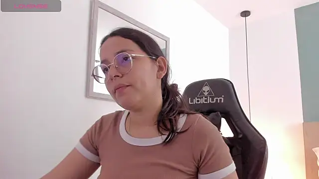 Snapshot of lucy_blue28 chatting on 04/07/26, 12:51 lucy blue28 online show from 04/07/26, 12:51