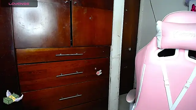 eva six online show from 01/25/25, 12:48