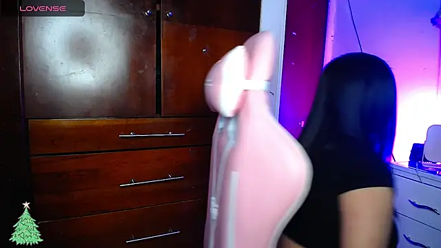 eva six online show from 12/27/24, 08:07