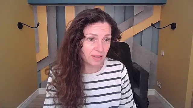 EllaLong online show from 04/05/26, 11:17