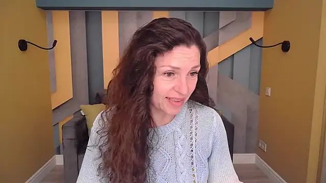 Snapshot of EllaLong chatting on 04/19/26, 11:44 EllaLong online show from 04/19/26, 11:44