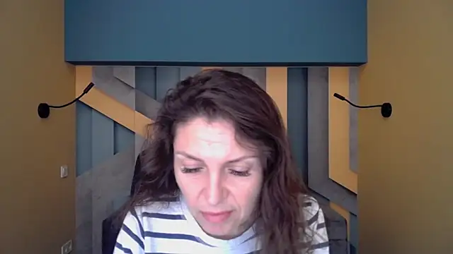 EllaLong online show from 11/28/25, 12:27