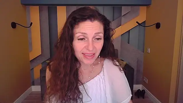 Snapshot of EllaLong chatting on 06/03/26, 02:33 EllaLong online show from 06/03/26, 02:33