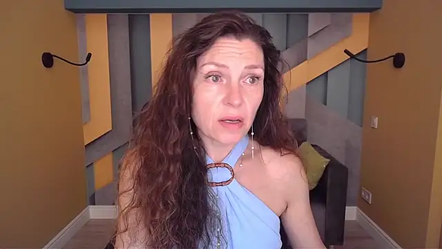 Snapshot of EllaLong chatting on 06/21/26, 11:27 EllaLong online show from 06/21/26, 11:27