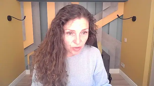 Snapshot of EllaLong chatting on 05/16/26, 11:31 EllaLong online show from 05/16/26, 11:31