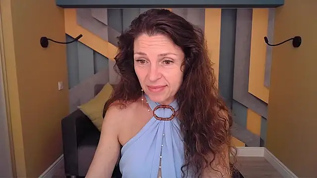 Snapshot of EllaLong chatting on 07/03/26, 11:28 EllaLong online show from 07/03/26, 11:28