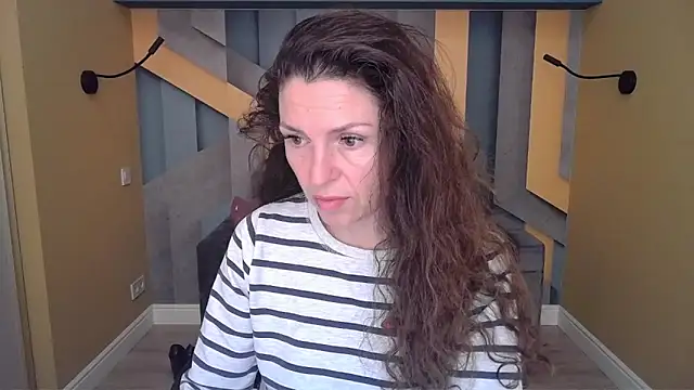 EllaLong online show from 12/03/25, 12:26