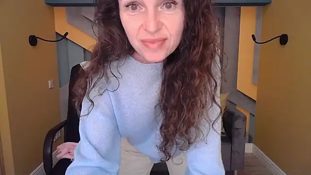 Snapshot of EllaLong chatting on 04/25/26, 11:35 EllaLong online show from 04/25/26, 11:35