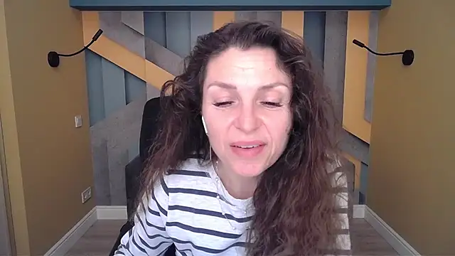 EllaLong online show from 11/29/25, 12:27