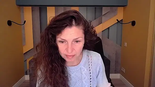 Snapshot of EllaLong chatting on 05/01/26, 11:26 EllaLong online show from 05/01/26, 11:26