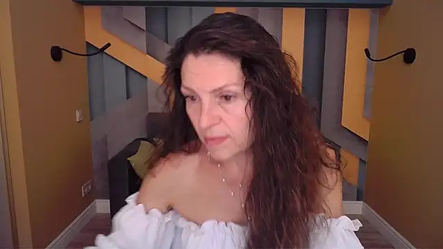 Snapshot of EllaLong chatting on 06/23/26, 11:41 EllaLong online show from 06/23/26, 11:41