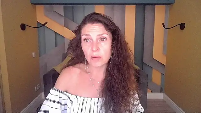 Snapshot of EllaLong chatting on 07/07/26, 11:25 EllaLong online show from 07/07/26, 11:25