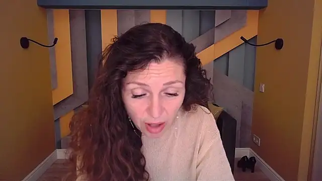 Snapshot of EllaLong chatting on 06/03/26, 11:22 EllaLong online show from 06/03/26, 11:22