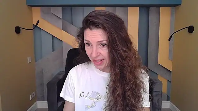 EllaLong online show from 10/03/25, 11:34