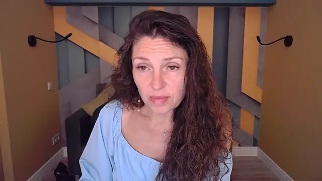 Snapshot of EllaLong chatting on 07/05/26, 11:28 EllaLong online show from 07/05/26, 11:28