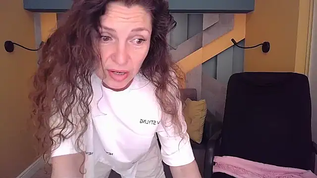 Snapshot of EllaLong chatting on 05/24/26, 11:43 EllaLong online show from 05/24/26, 11:43