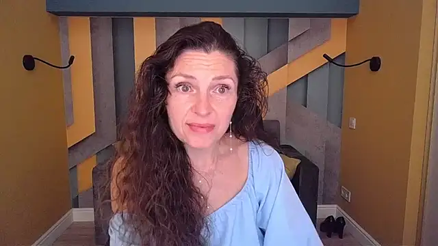 Snapshot of EllaLong chatting on 05/27/26, 11:28 EllaLong online show from 05/27/26, 11:28