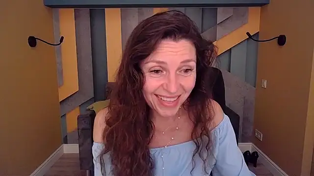 Snapshot of EllaLong chatting on 05/26/26, 11:30 EllaLong online show from 05/26/26, 11:30