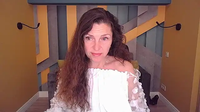 Snapshot of EllaLong chatting on 05/22/26, 11:30 EllaLong online show from 05/22/26, 11:30