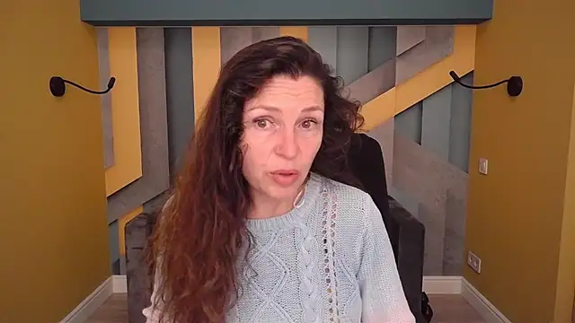 Snapshot of EllaLong chatting on 05/03/26, 11:26 EllaLong online show from 05/03/26, 11:26