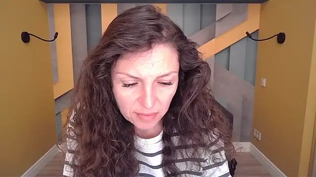 EllaLong online show from 04/12/26, 11:35