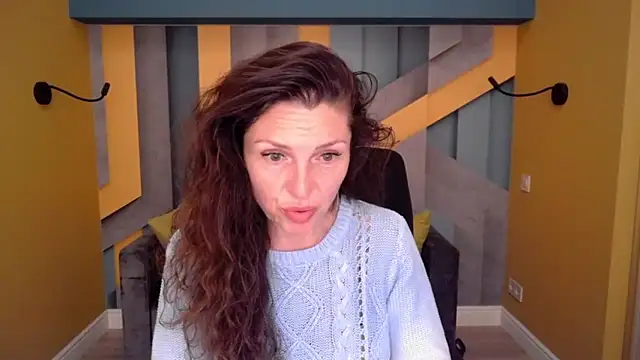 Snapshot of EllaLong chatting on 04/22/26, 11:28 EllaLong online show from 04/22/26, 11:28