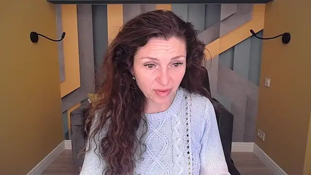 Snapshot of EllaLong chatting on 04/18/26, 11:34 EllaLong online show from 04/18/26, 11:34