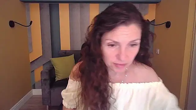 Snapshot of EllaLong chatting on 05/23/26, 11:31 EllaLong online show from 05/23/26, 11:31