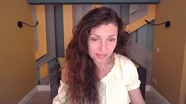 Snapshot of EllaLong chatting on 06/20/26, 11:26 EllaLong online show from 06/20/26, 11:26