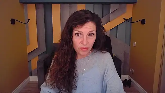 Snapshot of EllaLong chatting on 06/02/26, 11:32 EllaLong online show from 06/02/26, 11:32