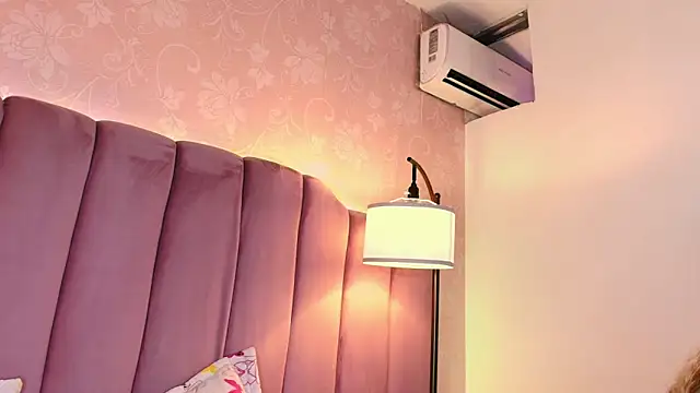 NaiaGils online show from 02/24/26, 07:48