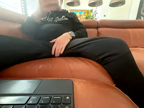 Lovetobenaked4u online show from 09/24/25, 11:17
