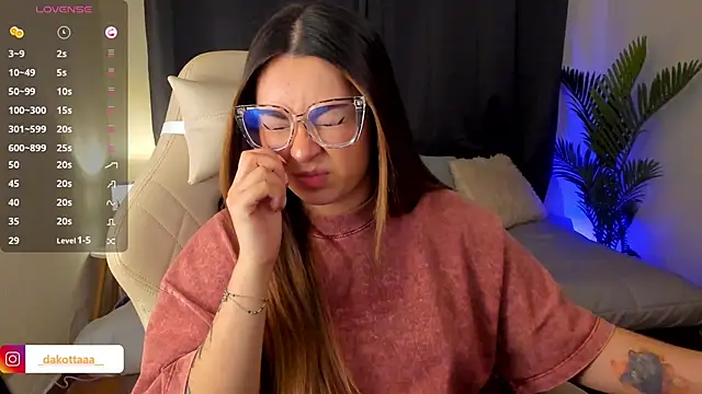 dakottaa  online show from 11/11/25, 12:16