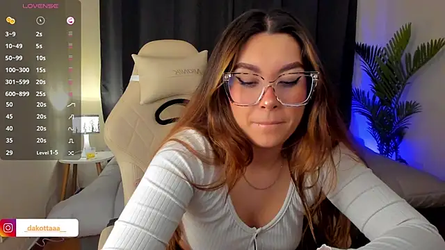 dakottaa  online show from 11/11/25, 11:42