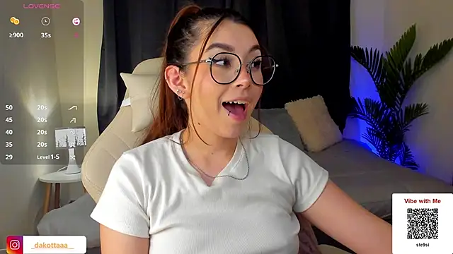 dakottaa  online show from 03/19/25, 02:27