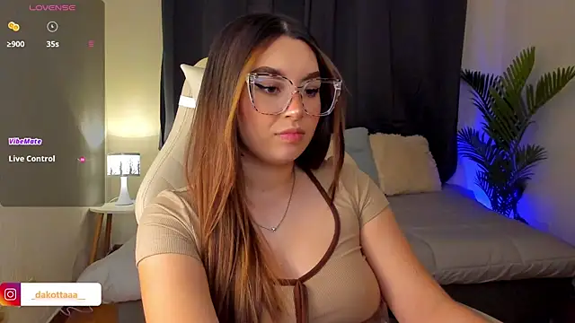 dakottaa  online show from 10/11/25, 11:06