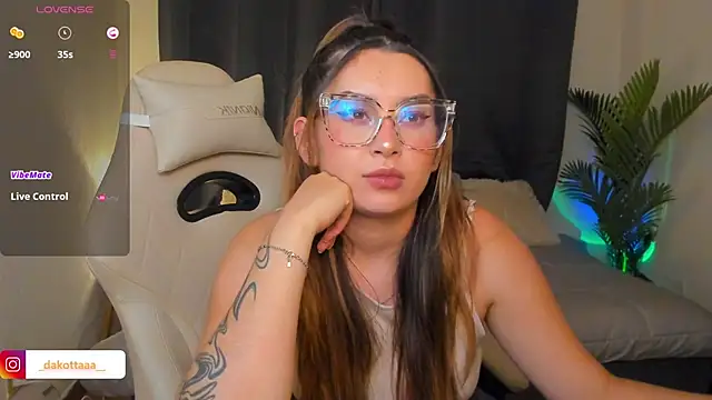 dakottaa  online show from 03/08/26, 02:04