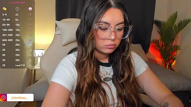 dakottaa  online show from 03/29/26, 12:01