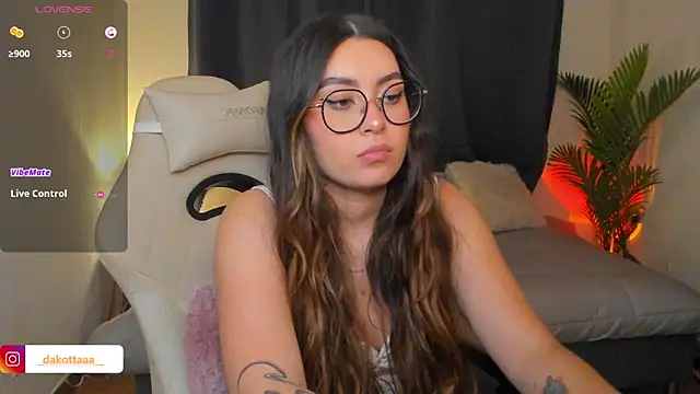 dakottaa  online show from 04/07/26, 11:39