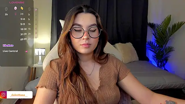 dakottaa  online show from 10/06/25, 11:05