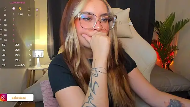 dakottaa  online show from 04/24/26, 12:12