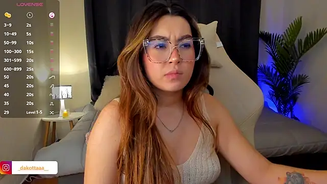 dakottaa  online show from 10/29/25, 11:47