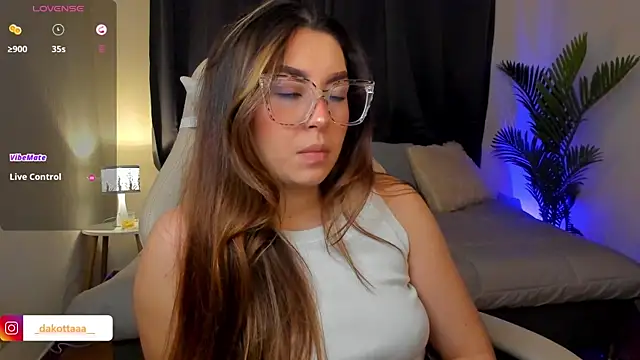 dakottaa  online show from 11/19/25, 11:38