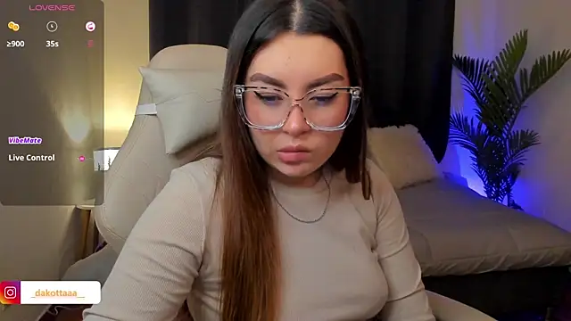 dakottaa  online show from 11/27/25, 12:11