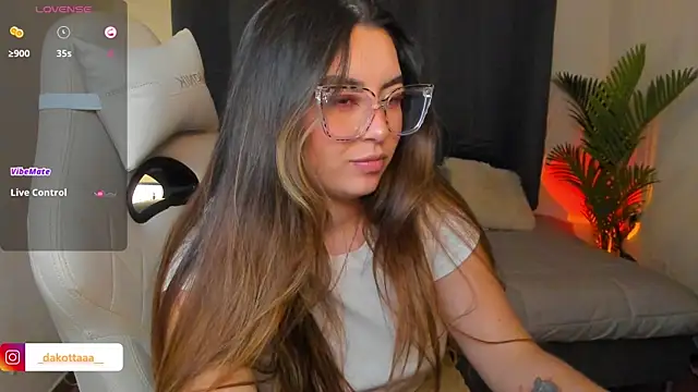 dakottaa  online show from 04/16/26, 12:11