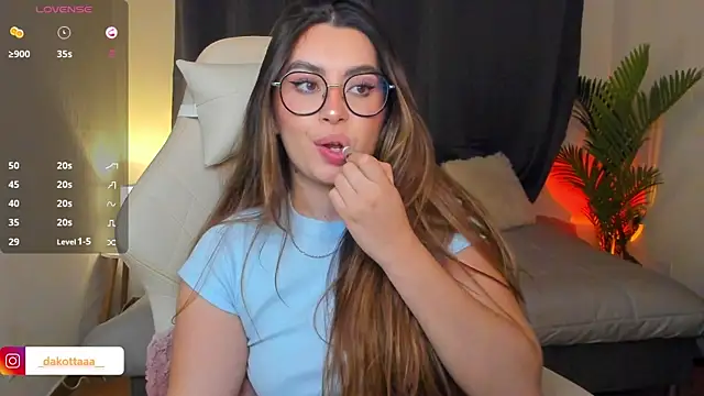 dakottaa  online show from 04/21/26, 12:12