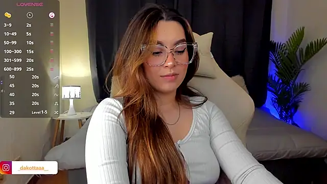 dakottaa  online show from 10/10/25, 11:05