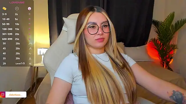 dakottaa  online show from 07/07/26, 12:13